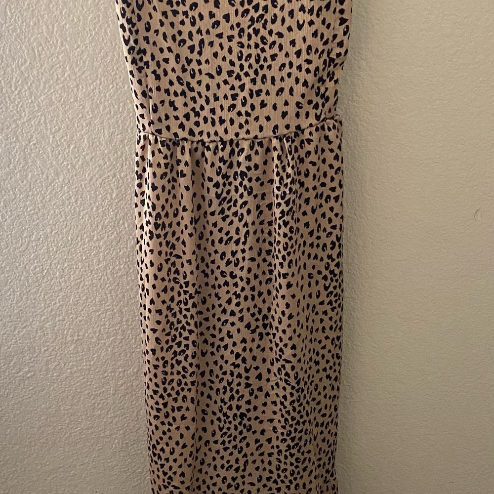 Dress, khaki leopard print, flown swing pleated hem, deep v neck,polyester - Picture 8 of 9